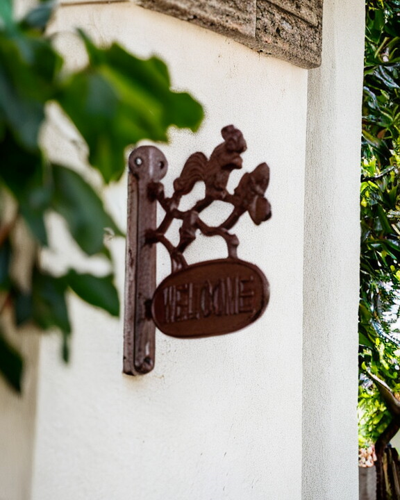 WelcomEase Gusseisen Wandmontiertes Schild | Dekorativ | Langlebig | Rustikales Design