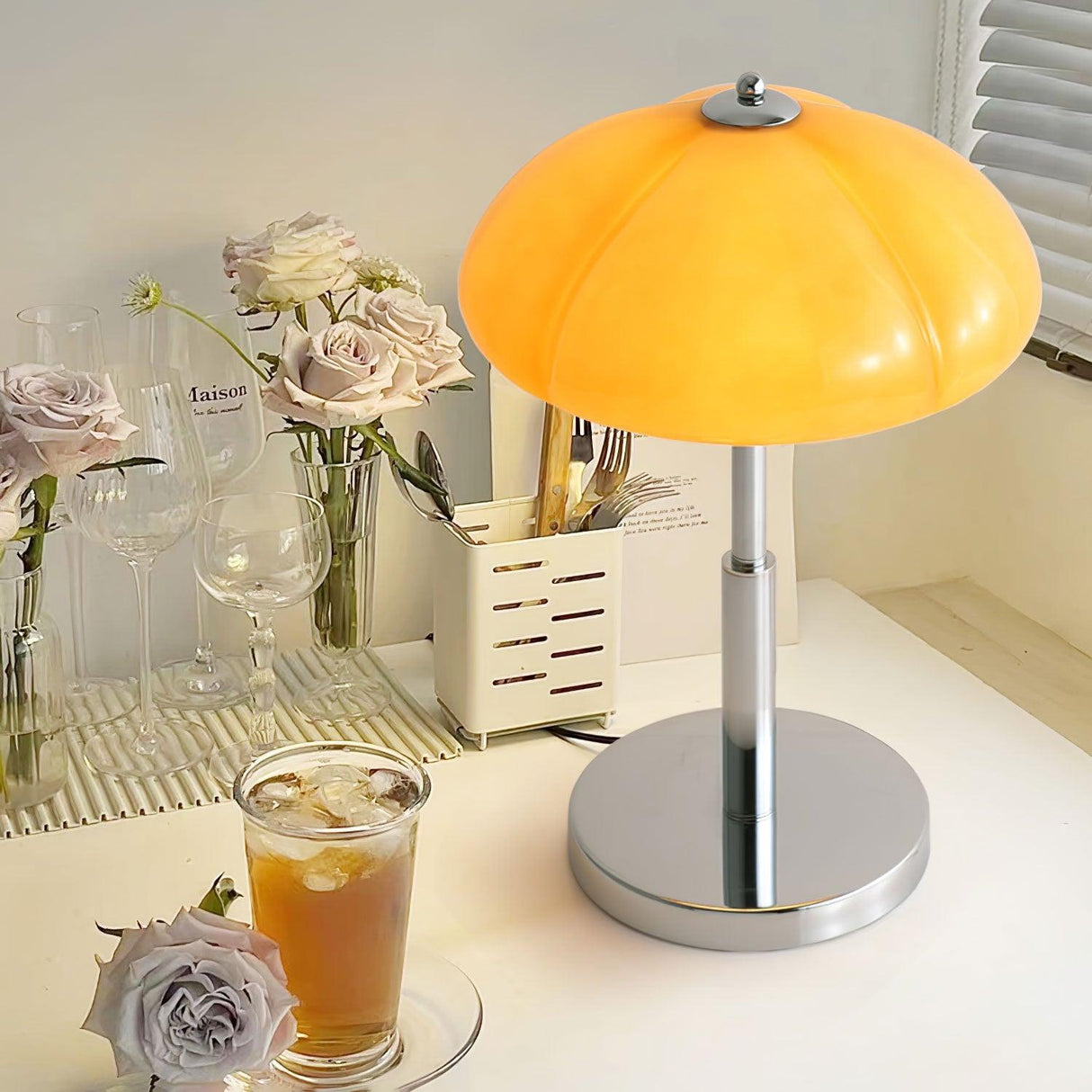 LumiDome Pilz-Tischlampe | Bauhaus Design Tischleuchte | Dekorative Beleuchtung | Stilvolle Nachttischlampe