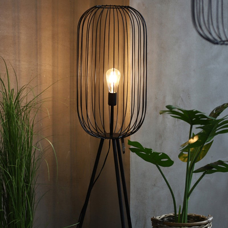 CageLume Streifenkäfig Stehleuchte | Industrielles Design | Perfekte Beleuchtung für Zuhause