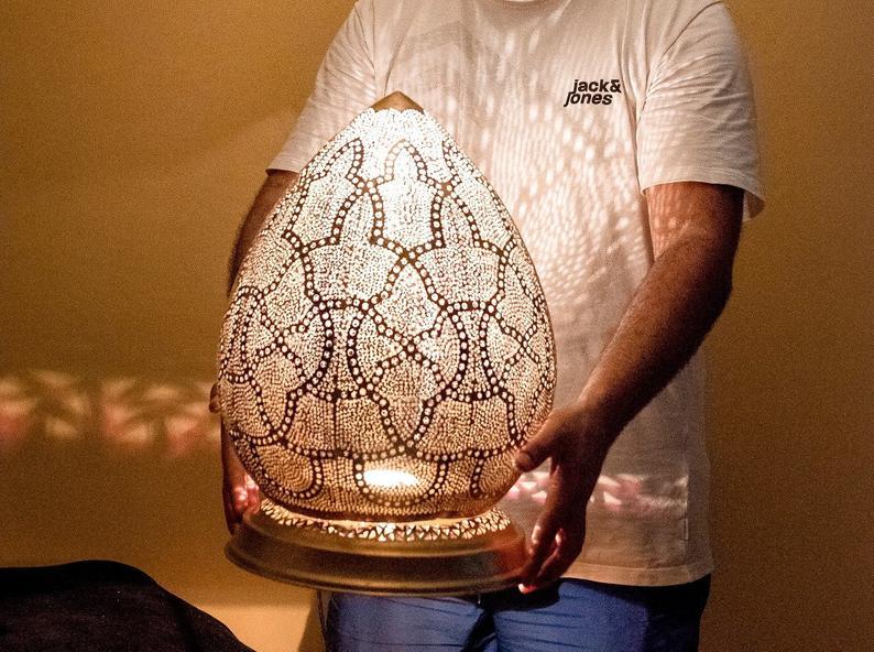 LumiMyst Marokkanische Tischlampe | Orientalische Laterne | Handgearbeitet | Stimmungsvolle Beleuchtung für Zuhause