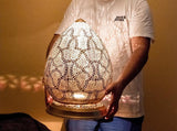 LumiMyst Marokkanische Tischlampe | Orientalische Laterne | Handgearbeitet | Stimmungsvolle Beleuchtung für Zuhause