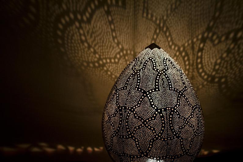 LumiMyst Marokkanische Tischlampe | Orientalische Laterne | Handgearbeitet | Stimmungsvolle Beleuchtung für Zuhause