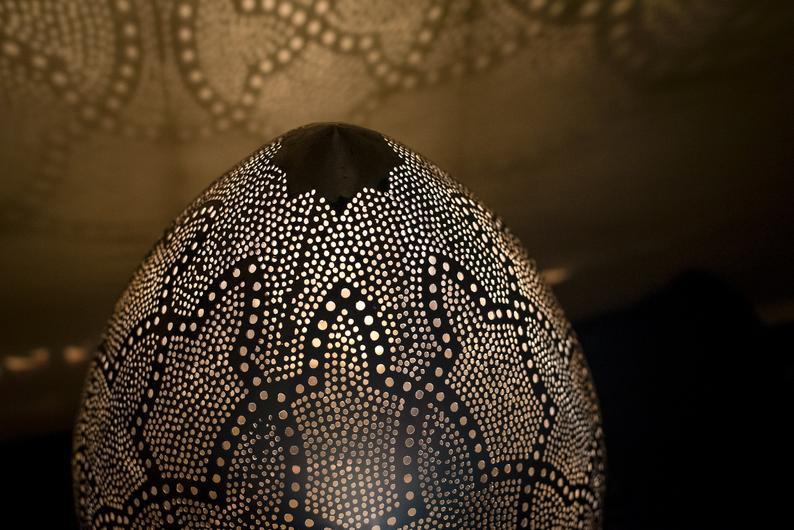 LumiMyst Marokkanische Tischlampe | Orientalische Laterne | Handgearbeitet | Stimmungsvolle Beleuchtung für Zuhause