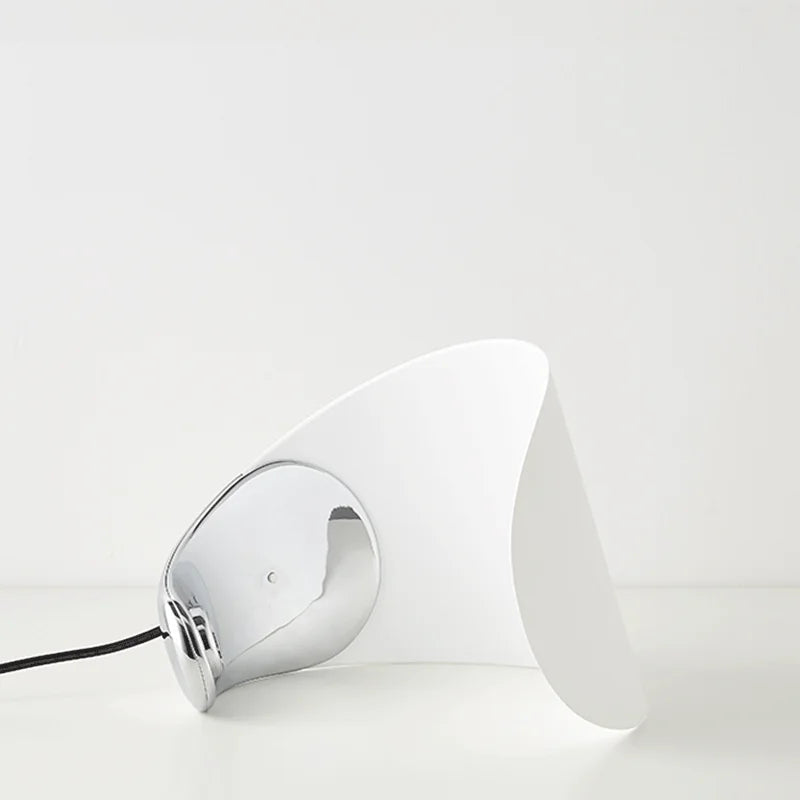 LunarisGleam Halbmond LED Tischlampe | Dimmbare Leselampe | Stimmungslicht | Elegante Wohnkultur