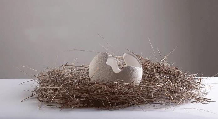 CrackElegance Weiße Keramik-Eivase | Handgefertigt | Modernes Design | Dekorative Wohnaccessoires