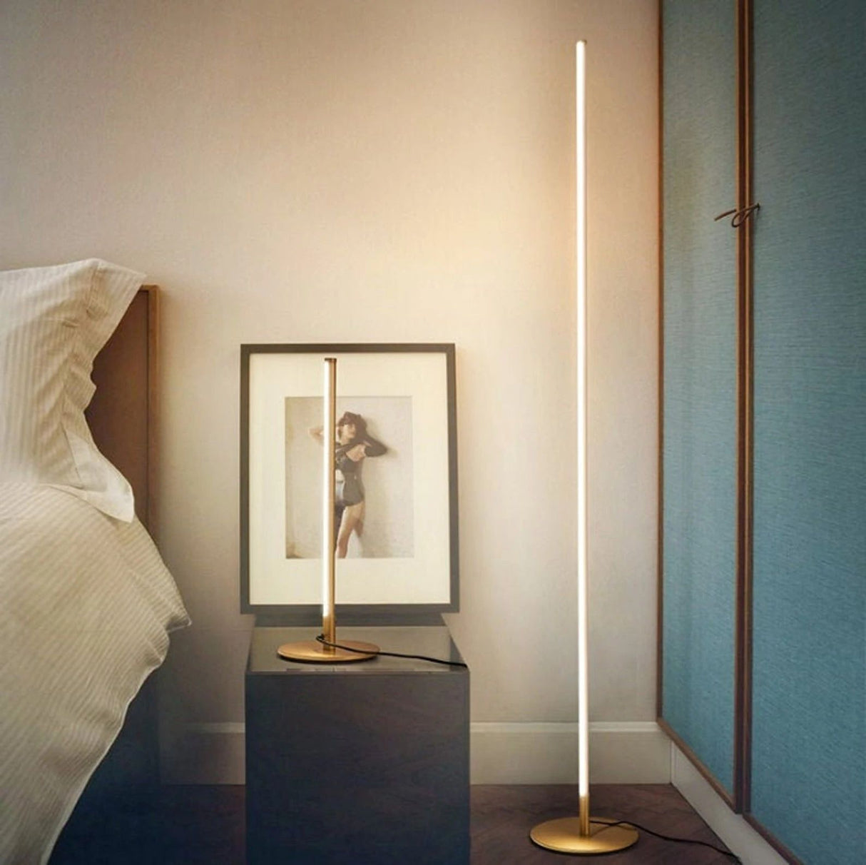 LumiArc Moderne LED Stehleuchte | Dimmbare Bodenlampe | Minimalistisches Design | Stimmungslicht für Wohnzimmer & Büro
