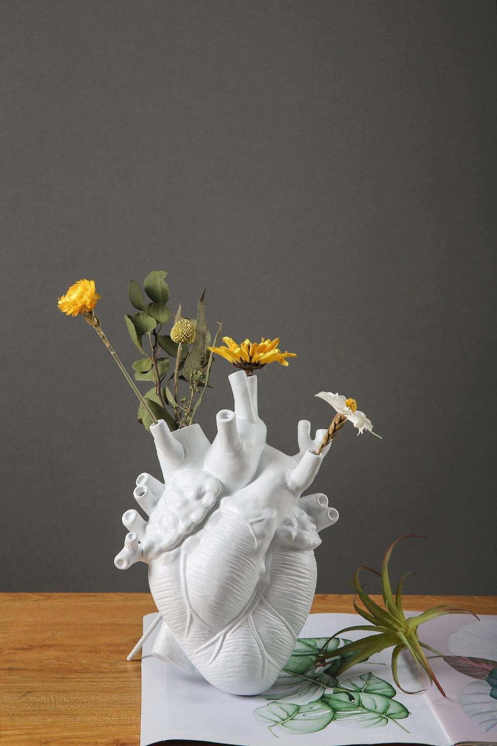 HeartSoul Herzförmige Keramikvase | Anatomisches Design | Dekovase für Zuhause | Stilvolle Blumenvase