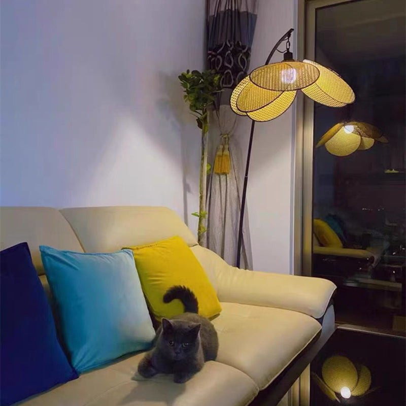 BaskLoom Rattan Wicker Stehlampe | Handgefertigtes Design | Natürliche Beleuchtung für Zuhause
