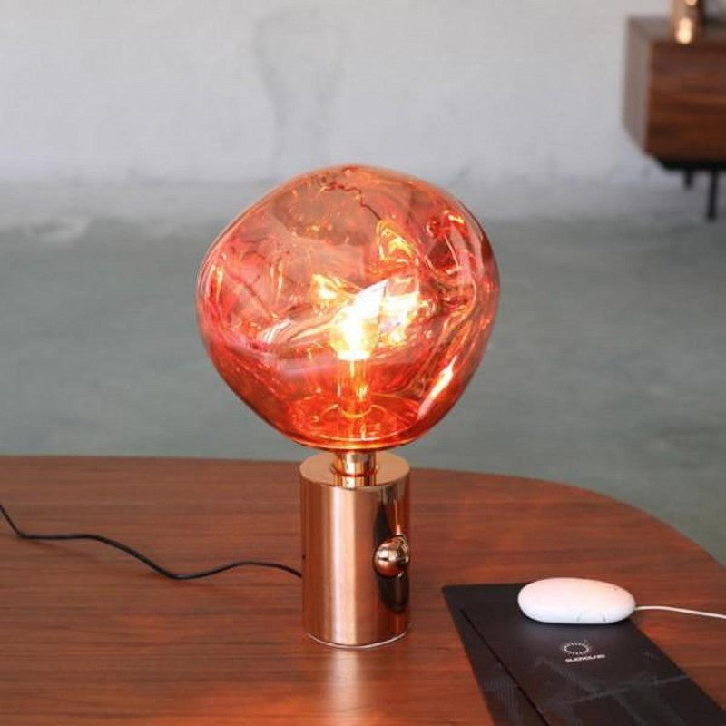 Meltique Moderne LED-Tischlampe | Elegantes Schmelzdesign | Stimmungslicht für Wohn- & Schlafzimmer | In Gold, Chrom & Rot erhältlich