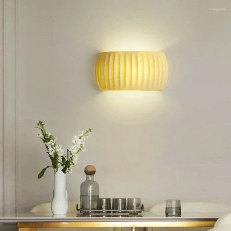 LuxeRib Moderne Art Deco Wandleuchte | Harz & LED Design | Stilvolle Beleuchtung für Zuhause