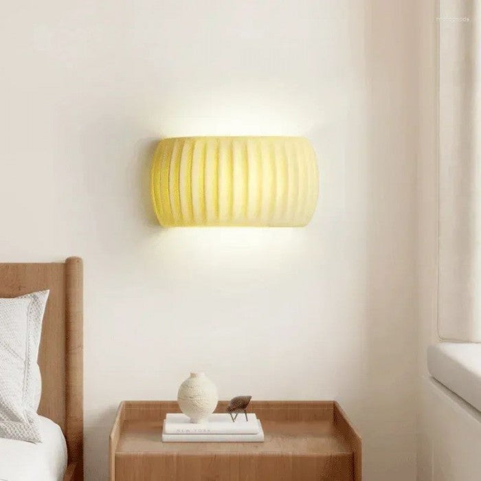 LuxeRib Moderne Art Deco Wandleuchte | Harz & LED Design | Stilvolle Beleuchtung für Zuhause