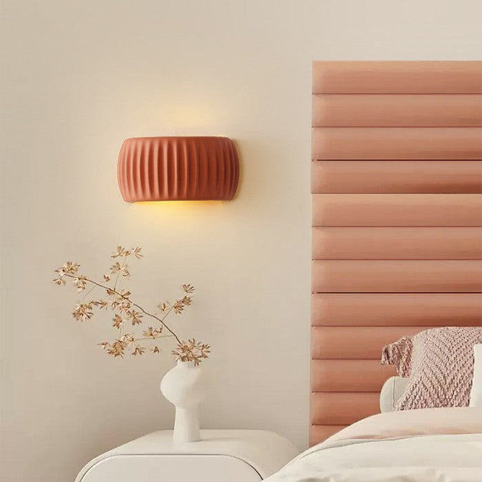 LuxeRib Moderne Art Deco Wandleuchte | Harz & LED Design | Stilvolle Beleuchtung für Zuhause