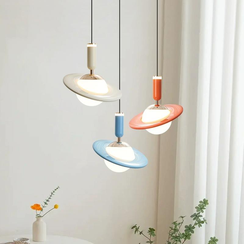 Orbium Saturn Design Pendelleuchte | Modernes Lichtkonzept | Elegantes Raumschiff-Design | Stimmungsvolle Beleuchtung