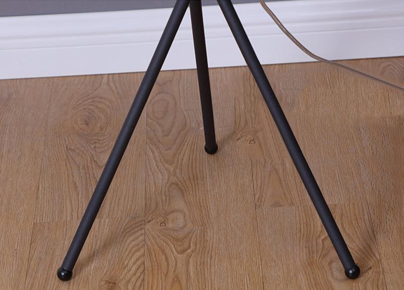 Nordluxio Moderner Nordic Beistelltisch mit Lampe | LED Licht | Multifunktionales Möbelstück für Wohnzimmer & Schlafzimmer