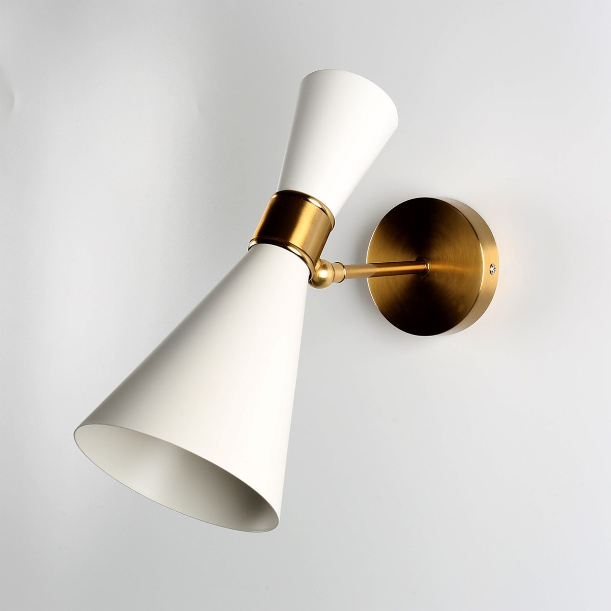 Illustra Moderne, verstellbare Wandleuchte | Minimalistisches Design | Perfekt als Leselampe & Nachttischlicht