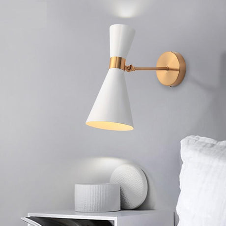 Illustra Moderne, verstellbare Wandleuchte | Minimalistisches Design | Perfekt als Leselampe & Nachttischlicht