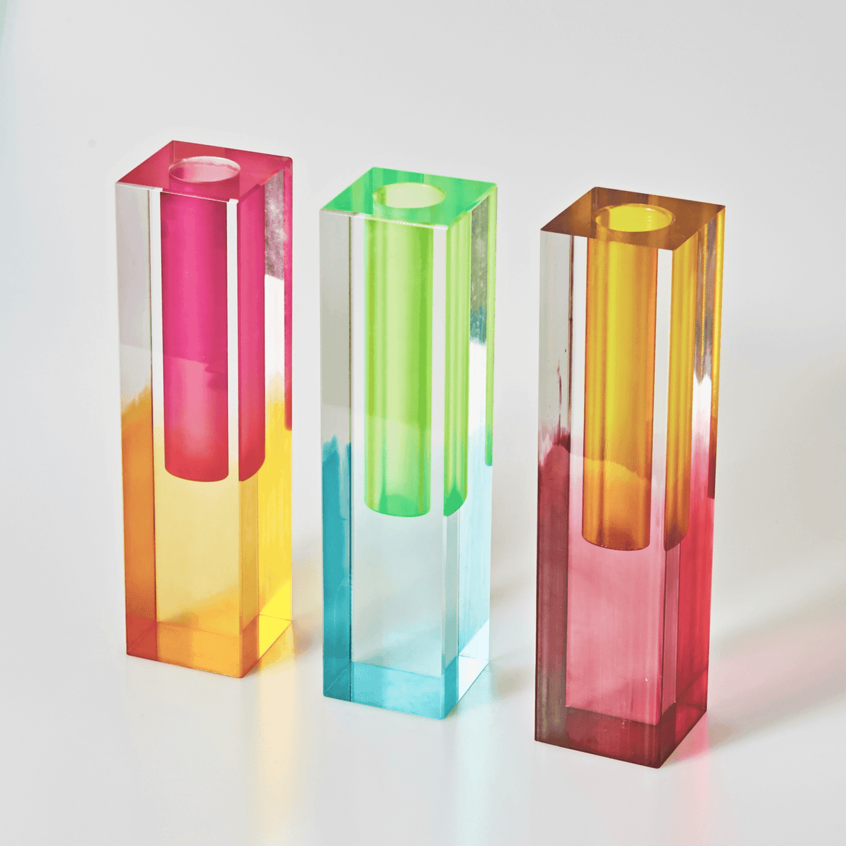 PrismVase Moderne Acrylvase im Prisma-Design | Zeitlos & Elegant | Perfekte Deko für Zuhause