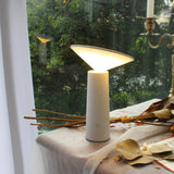 FlexiBright LED Tischlampe für draußen | Einstellbarer Arm | Drehbarer Kopf | Modernes Design | Kabellose Beleuchtung