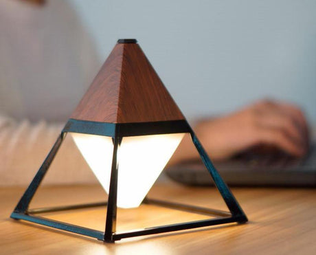 LumiPyramid Touch LED Lampe | Dimmbare Beleuchtung | Stilvolle Diamant-Optik | Perfekt für Zuhause & Büro