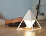 LumiPyramid Touch LED Lampe | Dimmbare Beleuchtung | Stilvolle Diamant-Optik | Perfekt für Zuhause & Büro