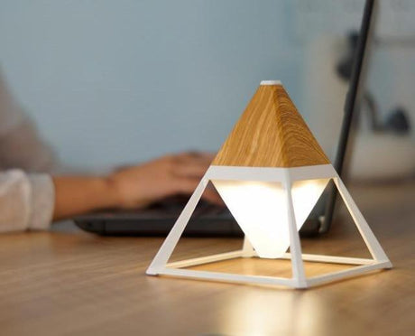 LumiPyramid Touch LED Lampe | Dimmbare Beleuchtung | Stilvolle Diamant-Optik | Perfekt für Zuhause & Büro