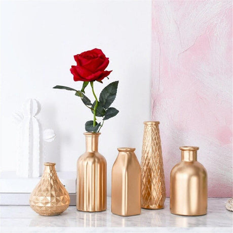 GoldElegance Tischvase | Moderner Blumenschmuck | Luxuriöse Dekoration für Zuhause