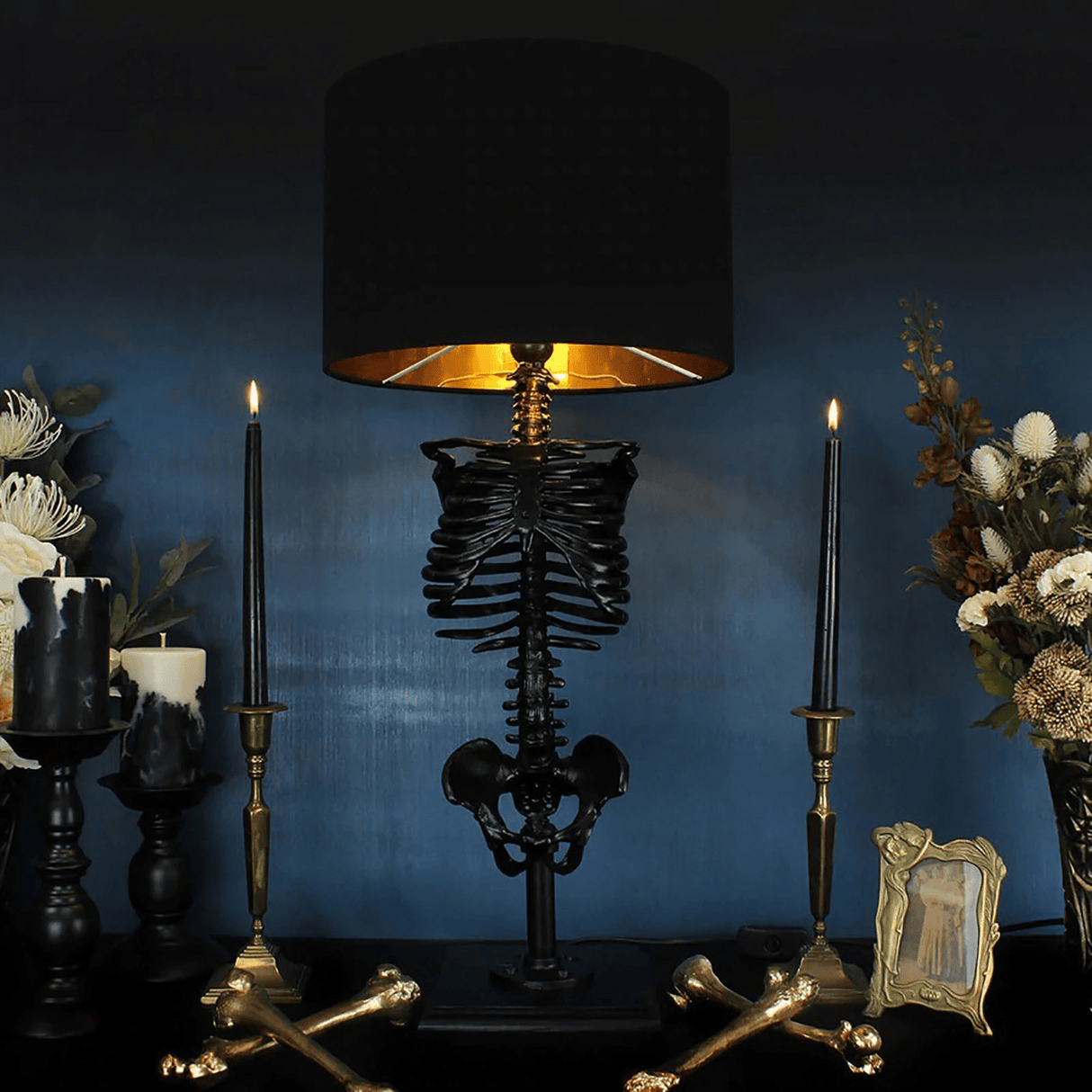 GlowBone Skelett Tischlampe | Einzigartiges Design | Deko & Stimmungslicht für Zuhause