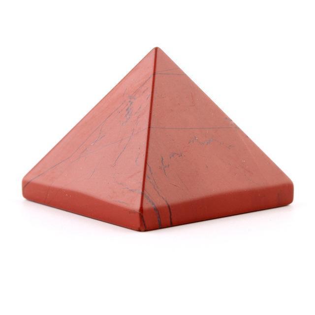 CrystalForge Geschnitzte Kristallpyramide | Spirituelle Deko | Handgefertigt & Energetisierend | Einzigartiges Design