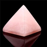 CrystalForge Geschnitzte Kristallpyramide | Spirituelle Deko | Handgefertigt & Energetisierend | Einzigartiges Design