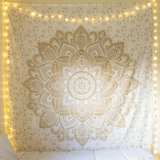 MandalaLuxe Goldener Wandteppich | Spirituelle Wanddeko | Boho & Meditationsstil | Hochwertiger Druck